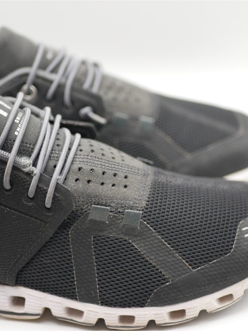 On cloud Running Black Athletic Running Shoes - Picture 4 of 12
